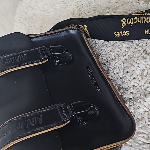 Dr Martens 7" Crossbody Satchel - Picture 3 of 16